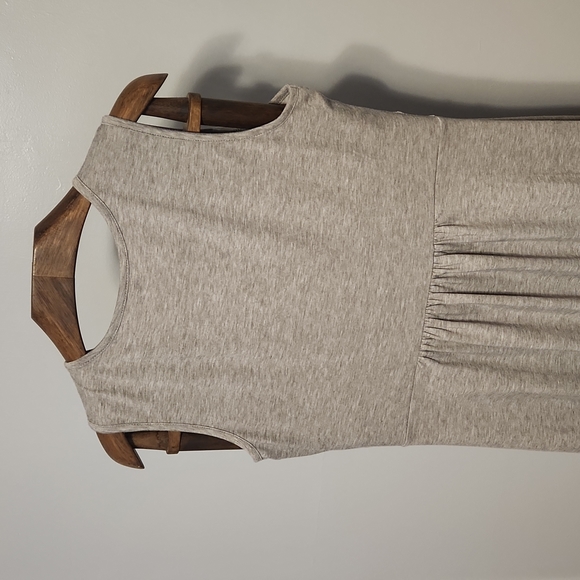 Flattering Grey Sleeveless Maxi Dress - Picture 7 of 7